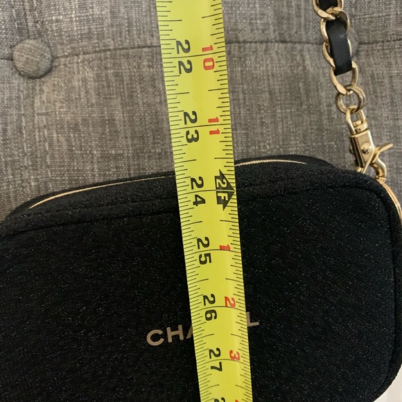 ❌SOLD❌ Chanel Holiday Pouch 2020 - Picture 10 of 10